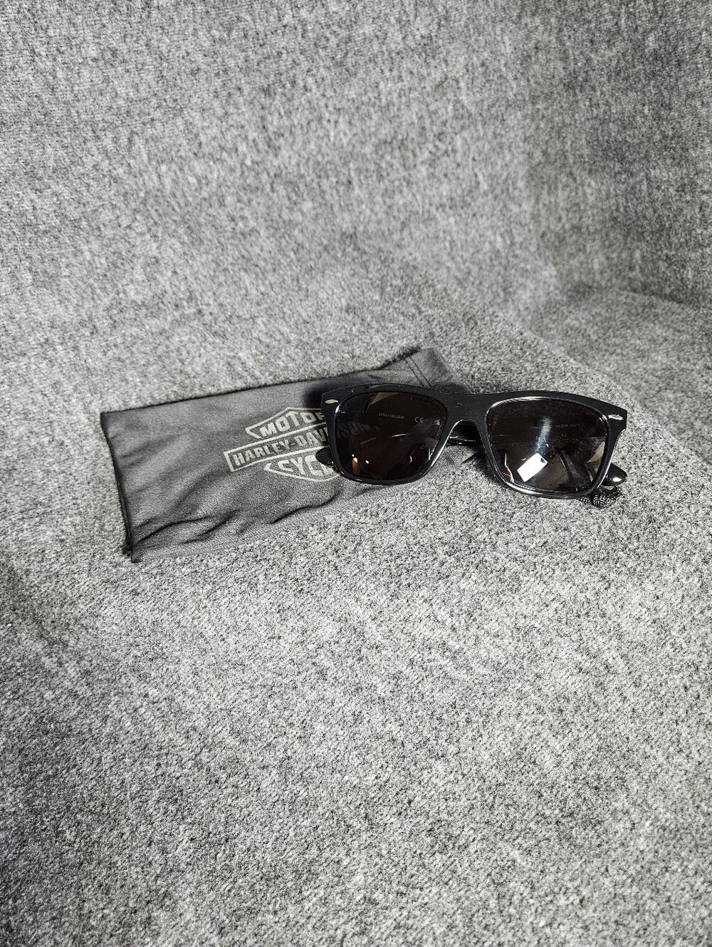 Harley-Davidson Black Sunglasses with Black Branded Pouch HD06225